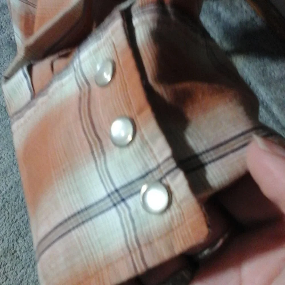 Wrangler long sleeve button up​​ - Picture 6 of 8